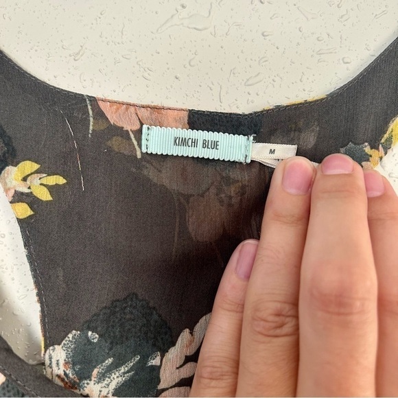 🦋 Urban Outfitters Kimchi Blue Grey Floral Razor Back Flowy Tank Top Medium - Picture 4 of 7